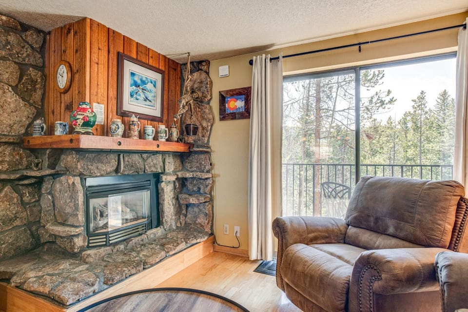 2 Mi to Winter Park Resort: Mtn-View Haven! House in Fraser