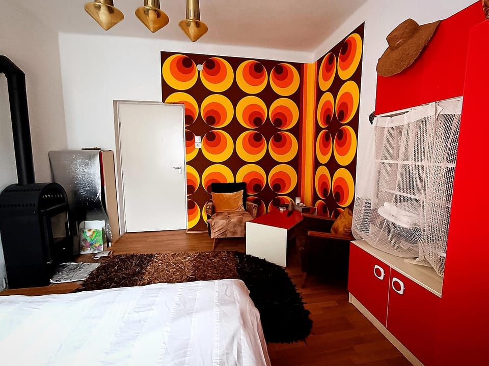 Bed, Seating area, Bedroom, wardrobe