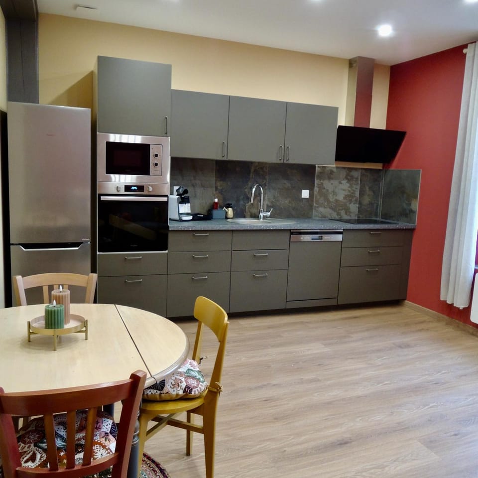 Kitchen or kitchenette, Dining area, dishwasher, oven, stove, toaster