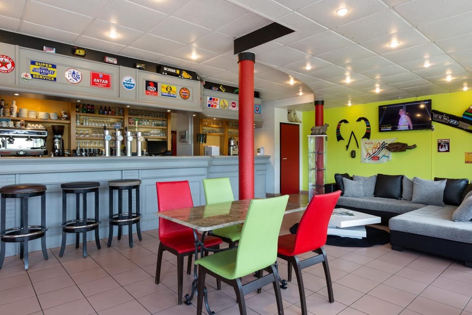 TV and multimedia, Lobby or reception, Seating area