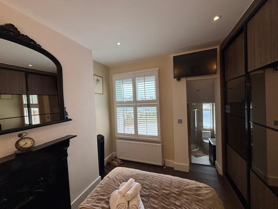 Luxury double bedroom en suite Vacation rental in London