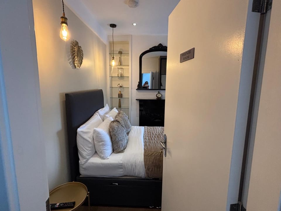 Luxury double bedroom en suite Vacation rental in London