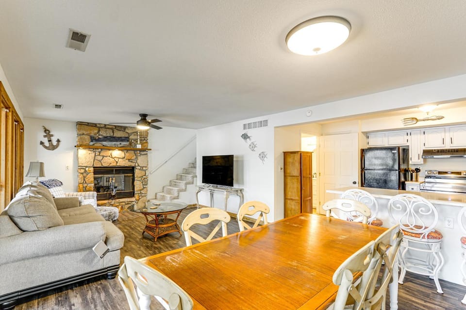 Lake of the Ozarks Home w/ Boat Dock & Kayaks House in Lake of the Ozarks