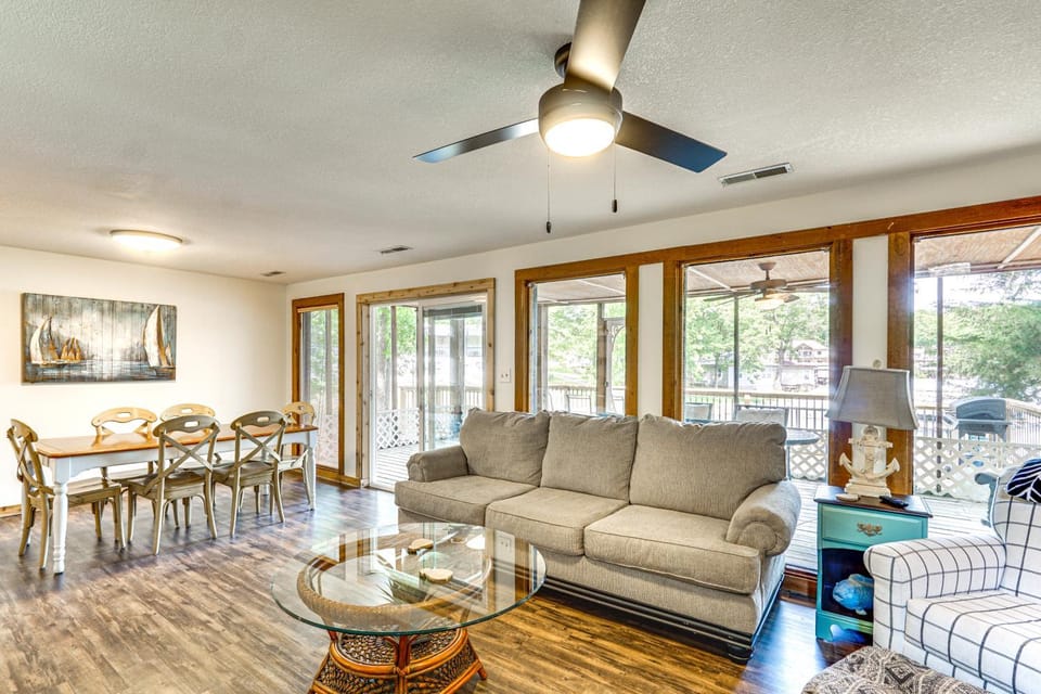 Lake of the Ozarks Home w/ Boat Dock & Kayaks House in Lake of the Ozarks