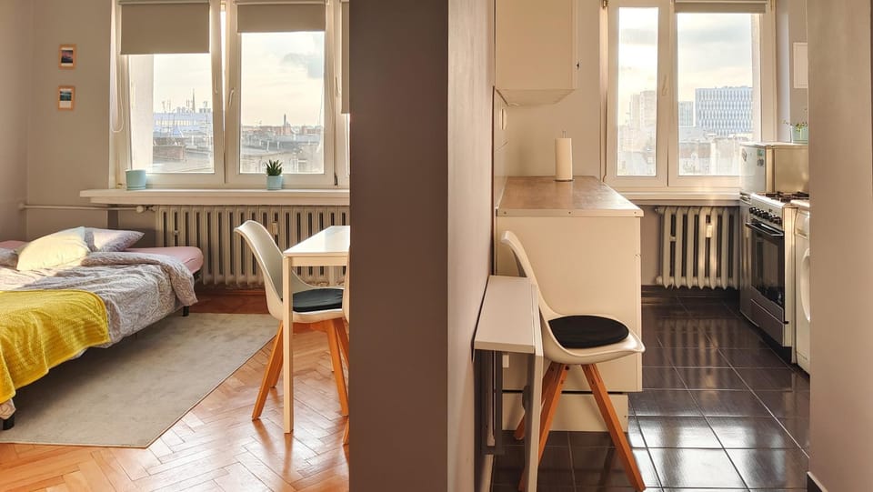 Kitchen or kitchenette, Living room, Seating area, Dining area, internet