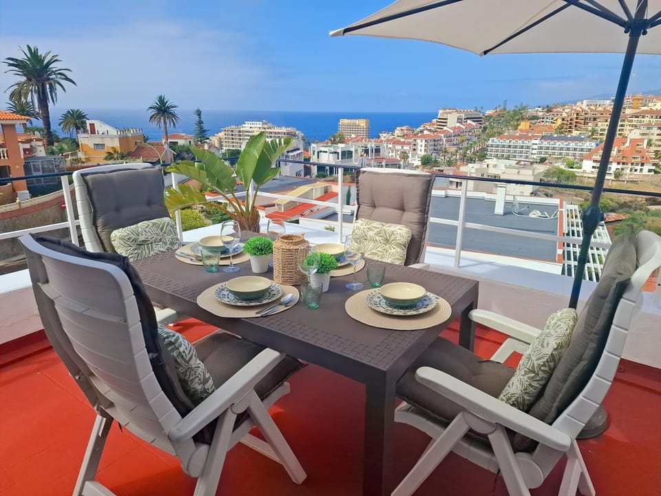 View (from property/room), Balcony/Terrace, City view, Sea view