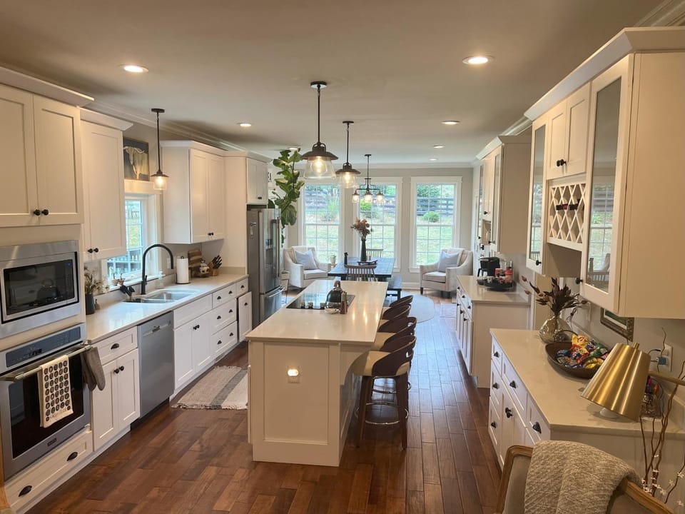 Kitchen or kitchenette, Living room, Seating area, Dining area, dishwasher, oven, pet friendly, stove, toaster
