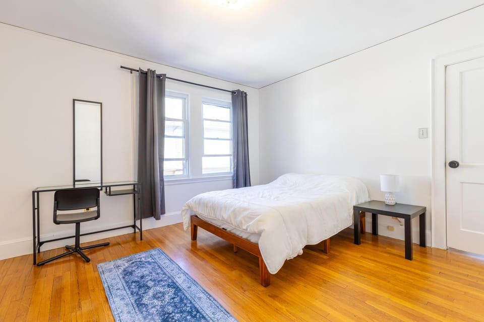 154 Quite & Bright & Spacious Apt in Brighton Vacation rental in Brookline