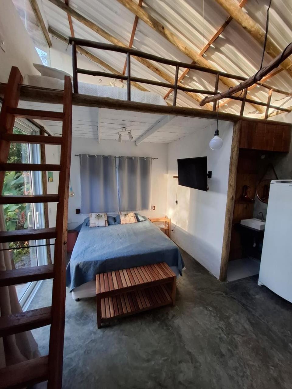 Bed, TV and multimedia, Photo of the whole room