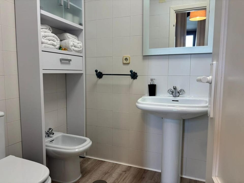 Toilet, Bathroom, towels