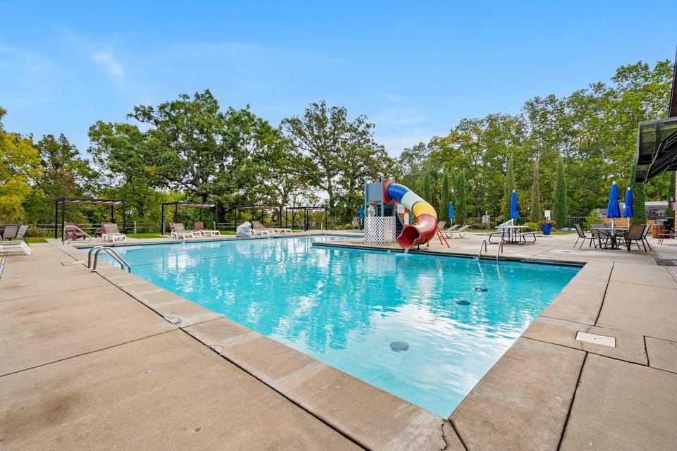 Serenity Oaks Stay for 16 House in Indian Point