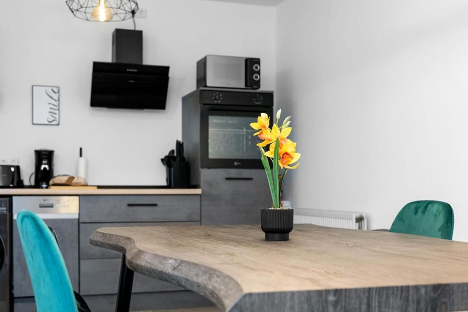 Kitchen or kitchenette, Dining area, Communal kitchen