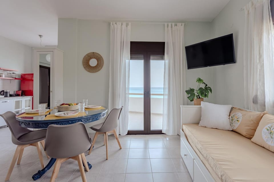 TV and multimedia, Living room, Seating area, Dining area, Evening entertainment, Sea view