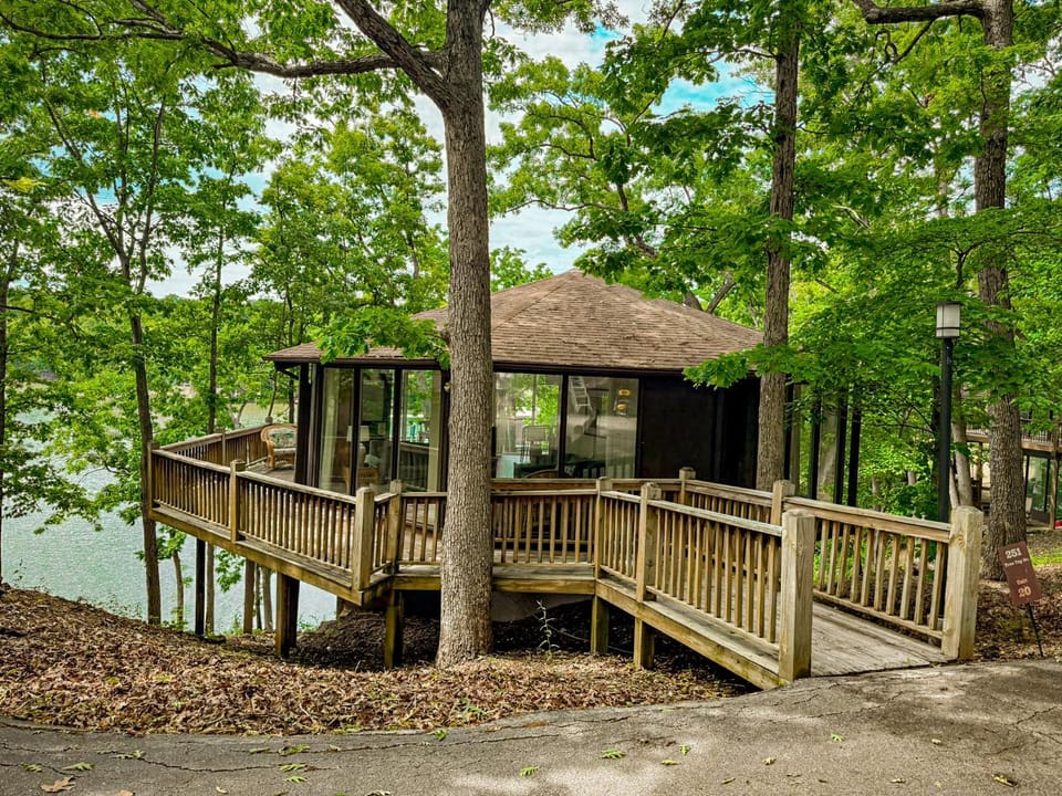 Lakefront Treetop Village 2BD3BADeckPool-6PP House in Village Four Seasons