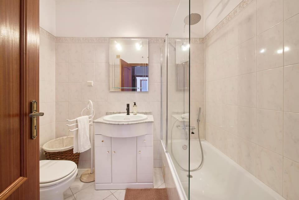 Bathroom, Bath, towels