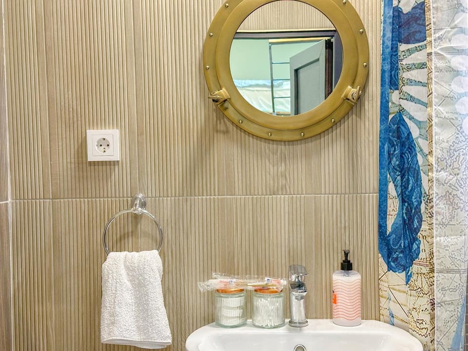 Bathroom, towels