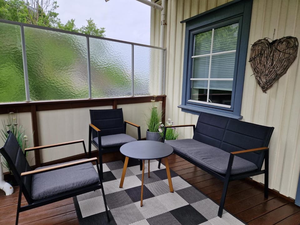 Patio, Seating area