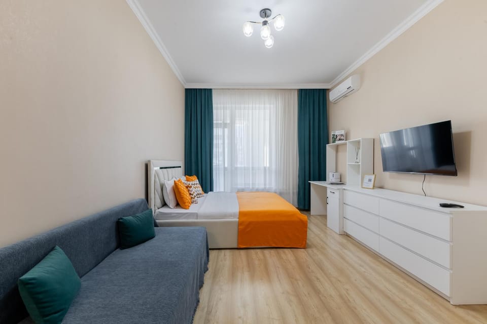 Bed, TV and multimedia, Photo of the whole room, Bedroom