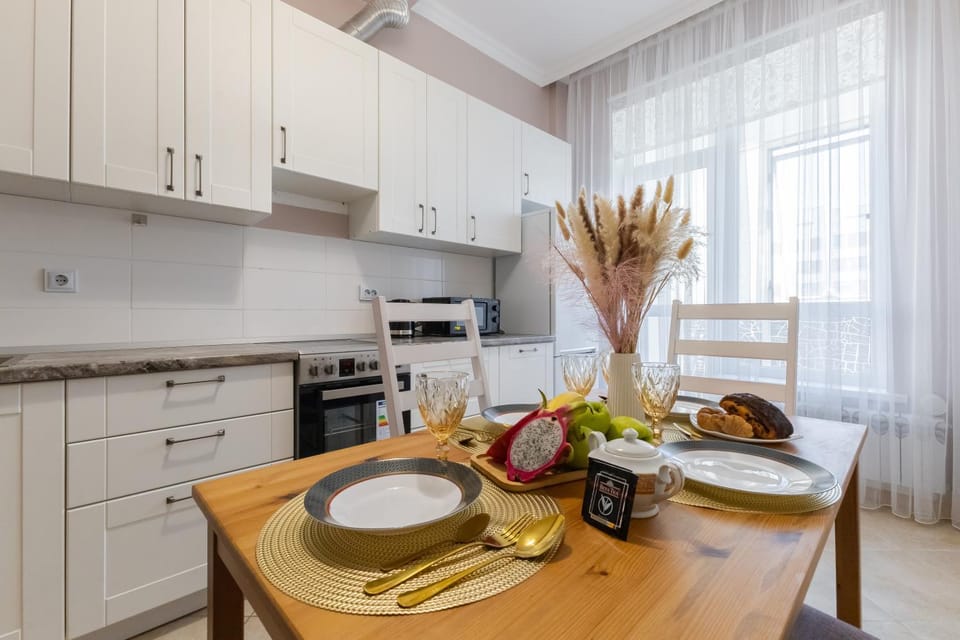 Kitchen or kitchenette, Dining area, stove