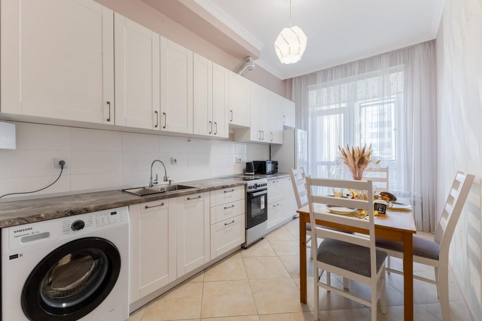 Dining area, oven, stove