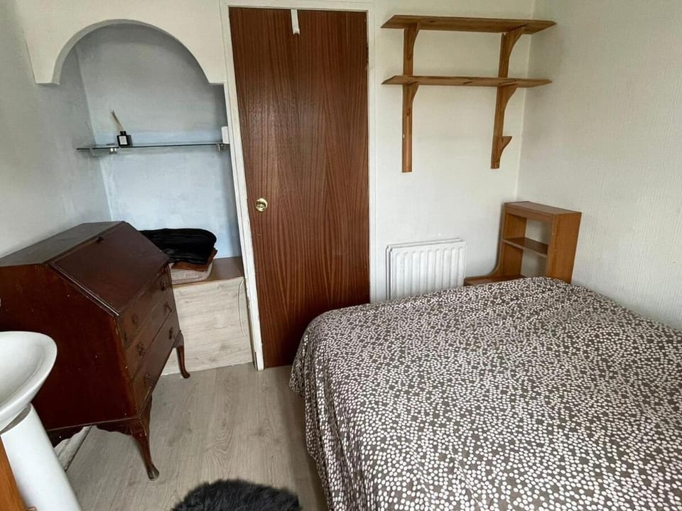 Cozy bedroom Vacation rental in Bromley