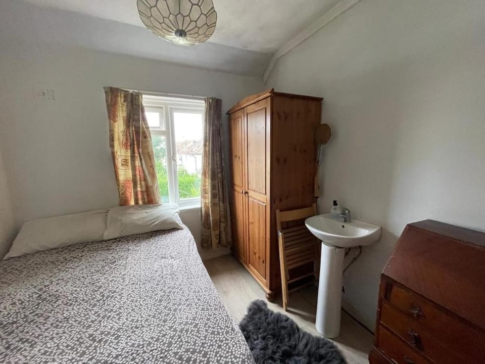 Cozy bedroom Vacation rental in Bromley