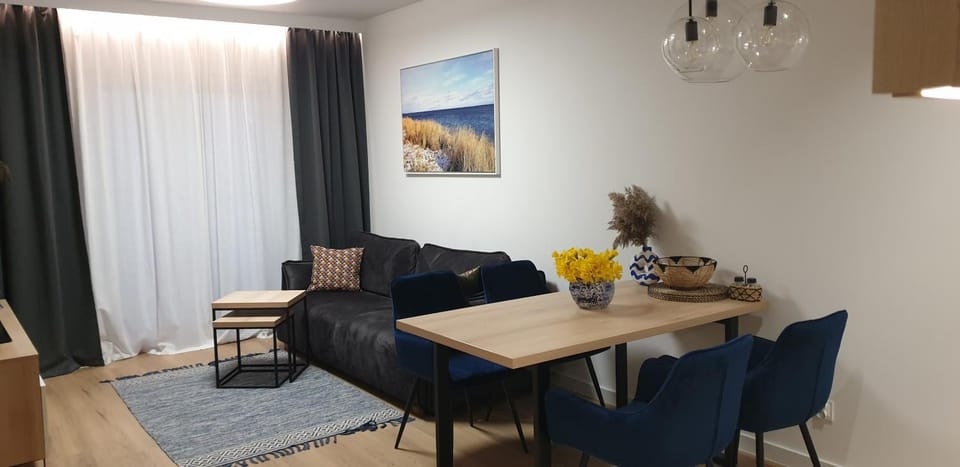 Communal lounge/ TV room, Living room, Dining area