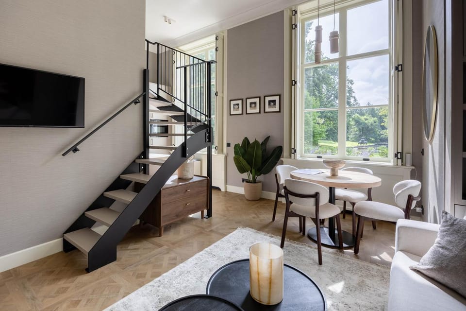 TV and multimedia, Living room, Seating area, Dining area