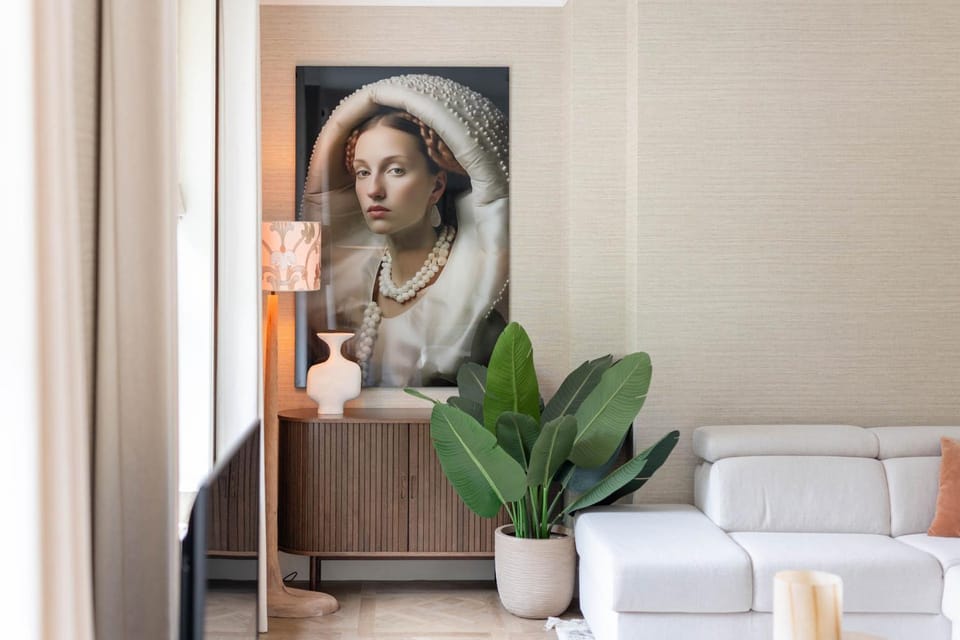 TV and multimedia, Living room, Decorative detail, Seating area