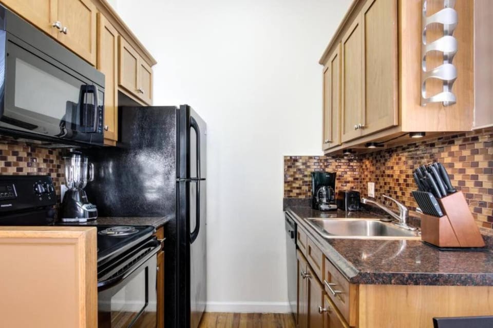 Kitchen or kitchenette, dishwasher, oven, pet friendly, stove, toaster