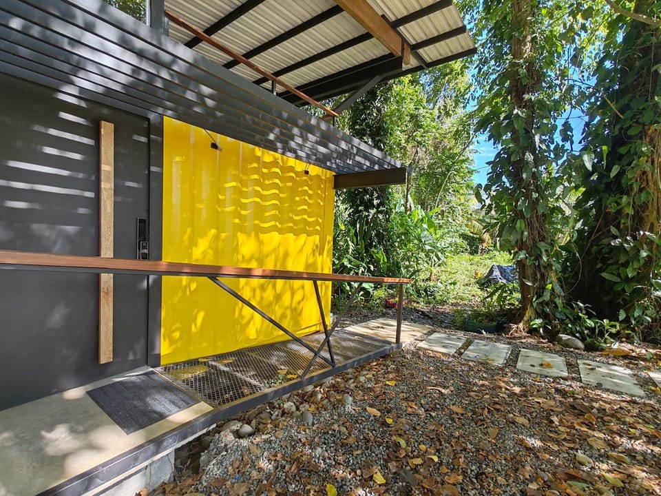 Facade/entrance, Facility for disabled guests, acessibility