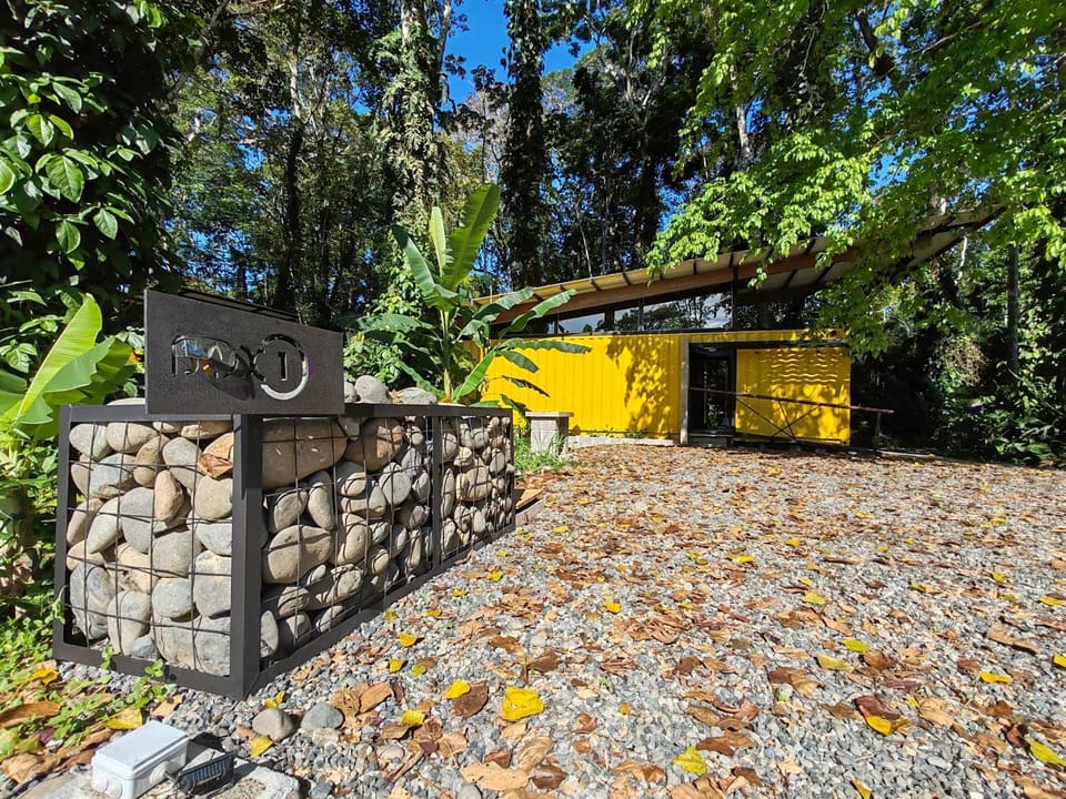 Property building, Garden, Parking