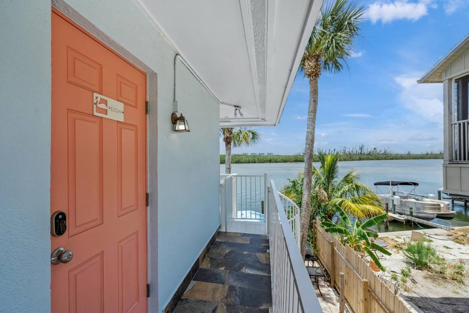 Coastal Breeze Siesta – Entire 4-Unit Complex with Dock House in Florida