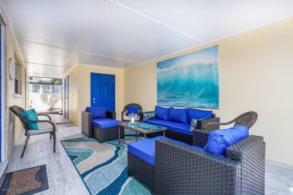 Lulu's Crescent Cottages - Entire two unit complex House in Siesta Beach