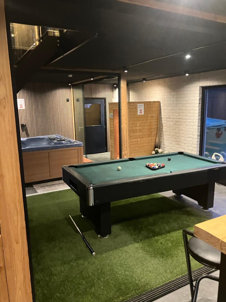 Property building, Hot Tub, Spa and wellness centre/facilities