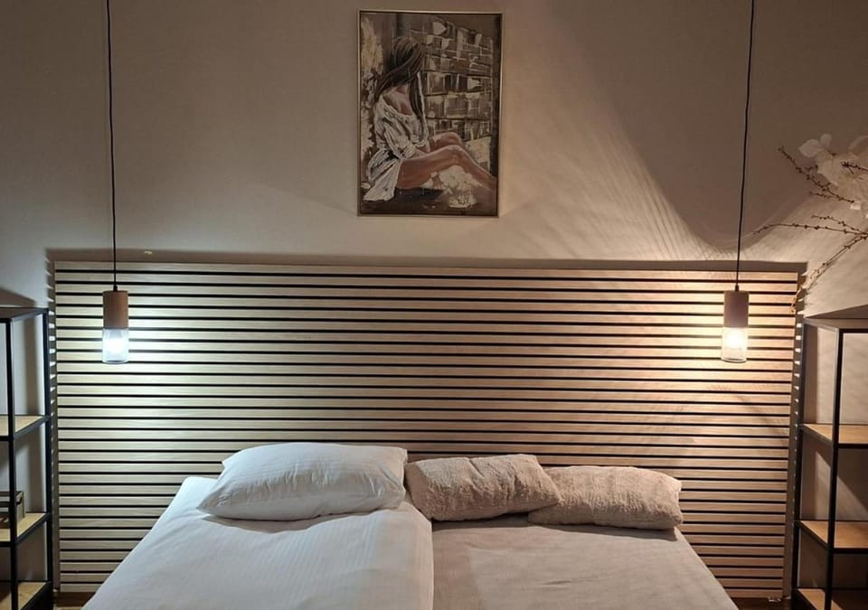 Photo of the whole room, Bedroom