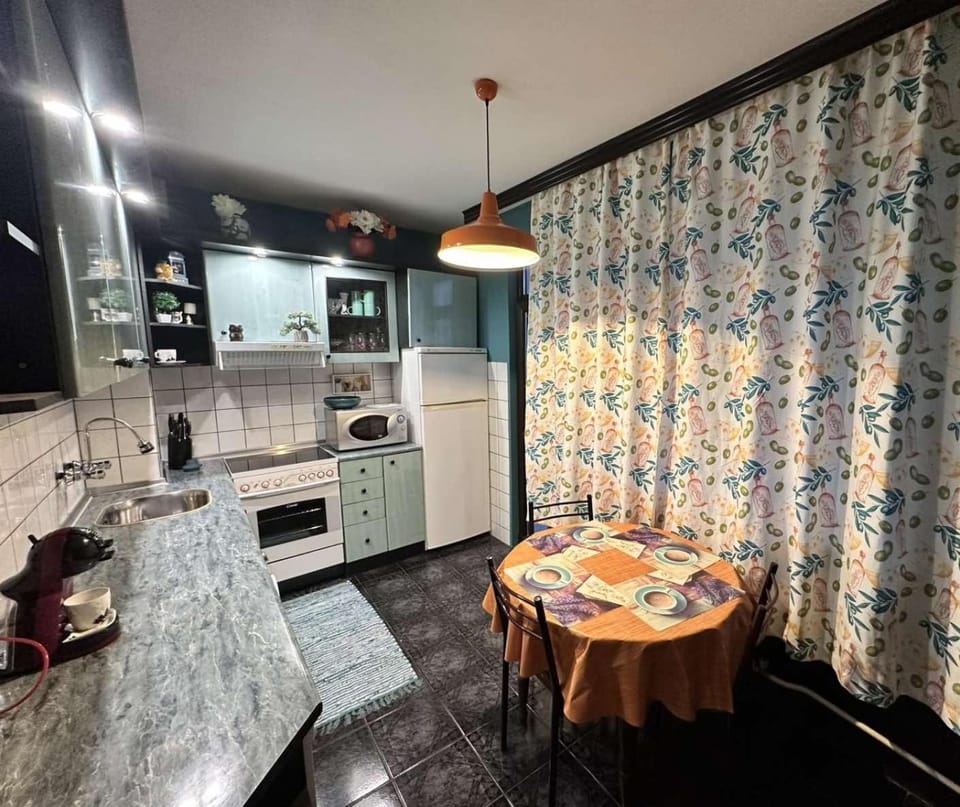 Kitchen or kitchenette, oven, stove