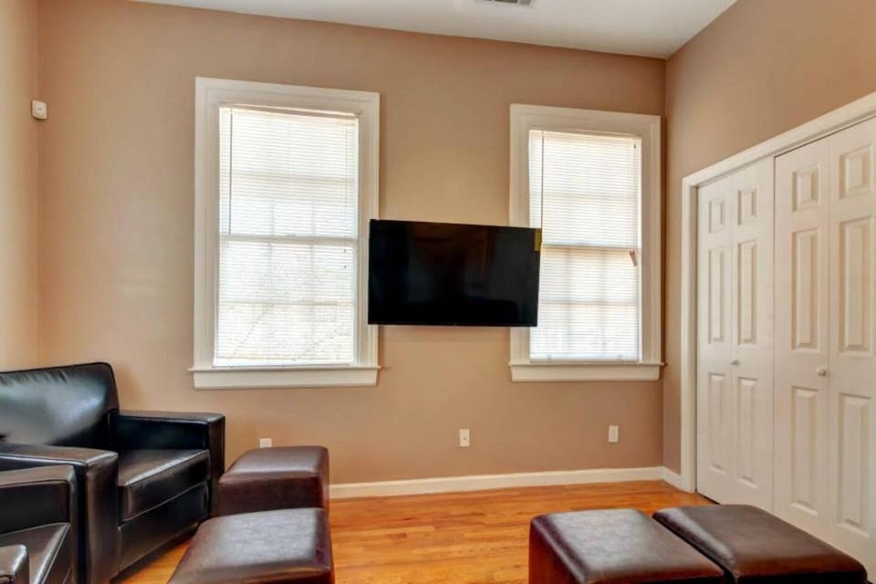 TV and multimedia, Seating area