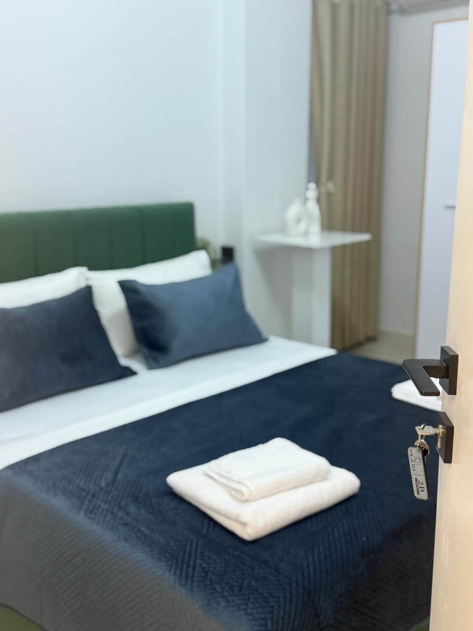 Photo of the whole room, Bedroom