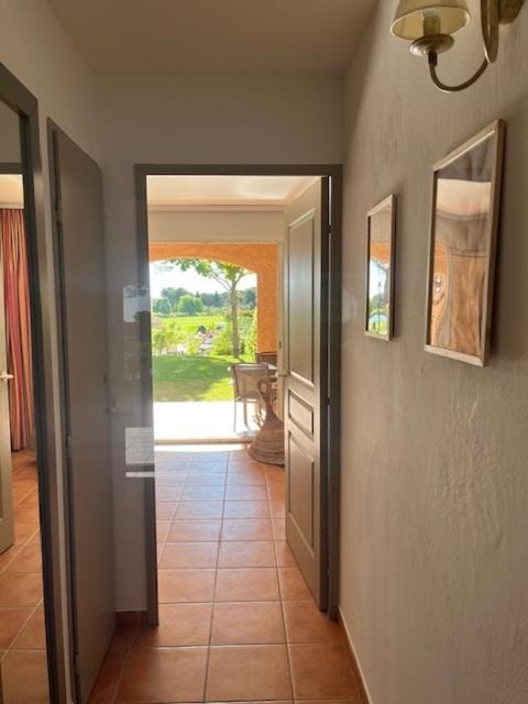 Appartement de charme sur le domaine de Pont Royal à Mallemort, en rez-de-jardin avec terrasse & piscine et vue sur le Golf Apartment in Mallemort