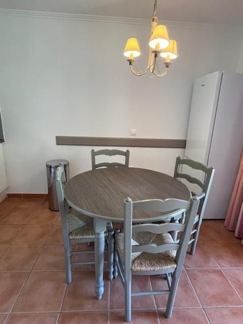 Appartement de charme sur le domaine de Pont Royal à Mallemort, en rez-de-jardin avec terrasse & piscine et vue sur le Golf Apartment in Mallemort