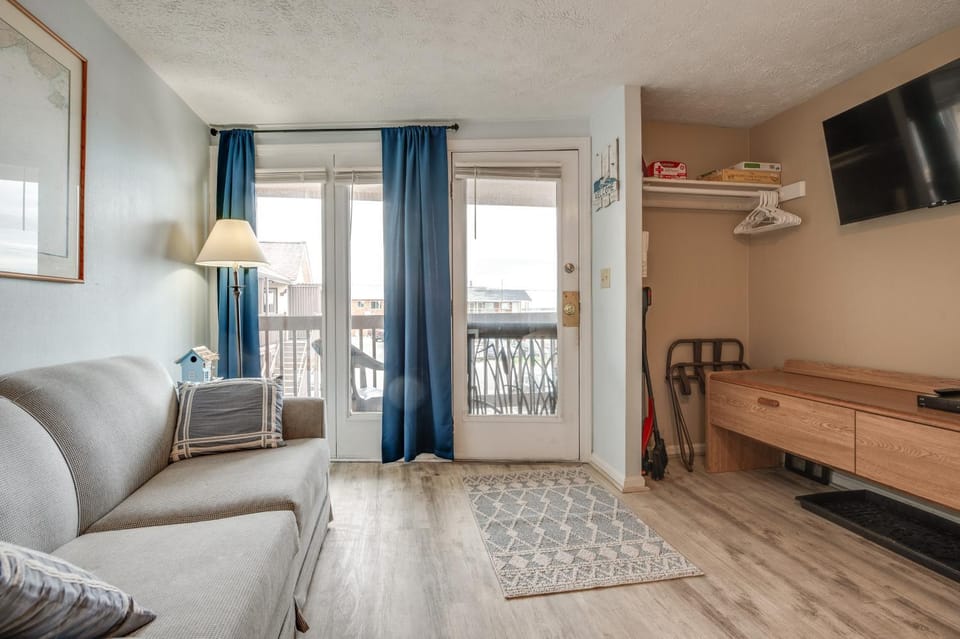 Beachfront Unit 17 | Right on Old Orchard Beach! Apartment in Old Orchard Beach