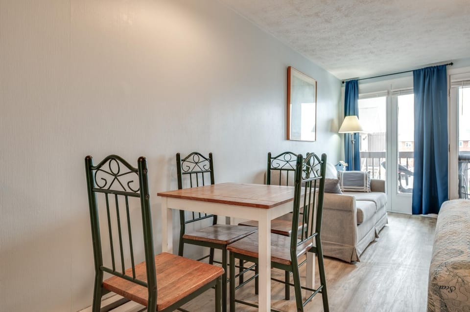 Beachfront Unit 17 | Right on Old Orchard Beach! Apartment in Old Orchard Beach