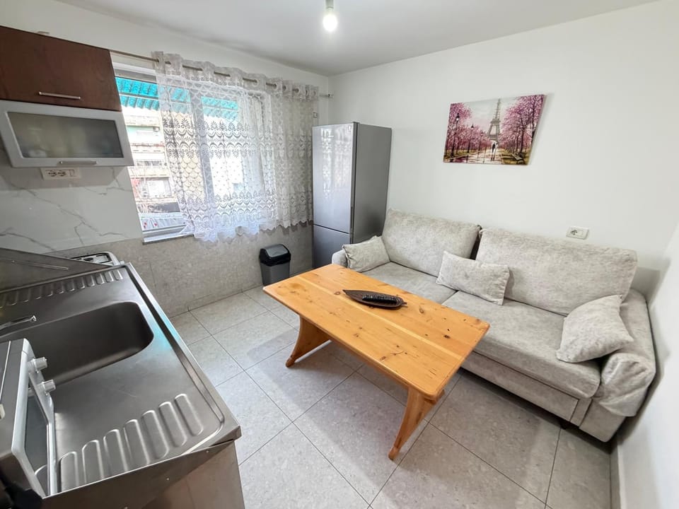Kitchen or kitchenette, Seating area, Dining area, oven, stove