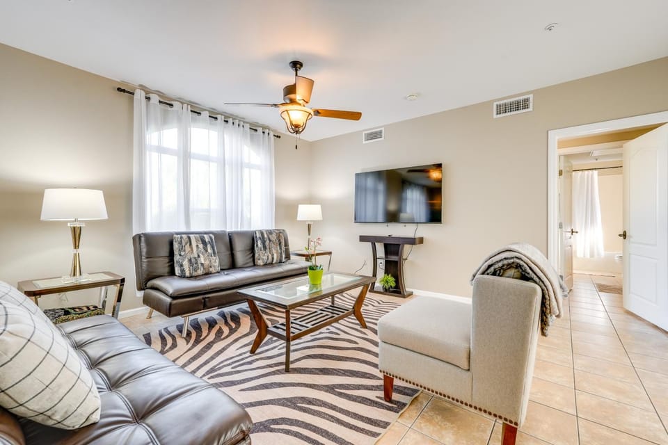 1 Mi to Tempe Beach Park: Well-Equipped Condo! House in Tempe