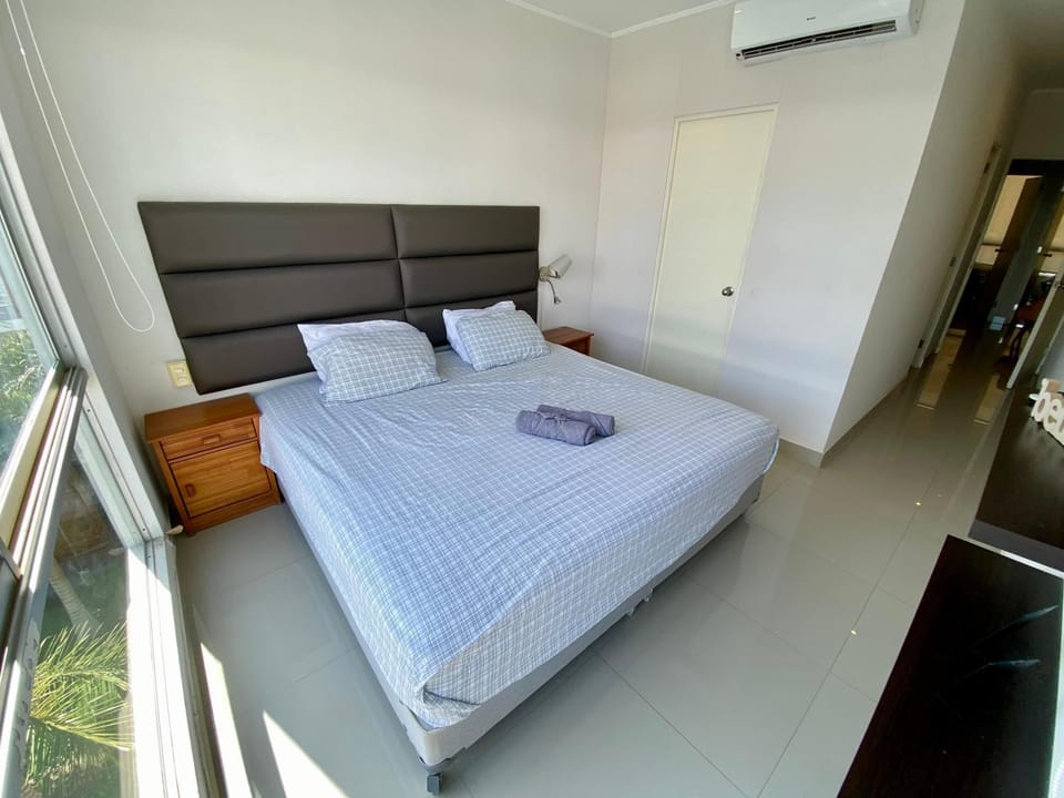 Bed, Photo of the whole room, Bedroom, air conditioner