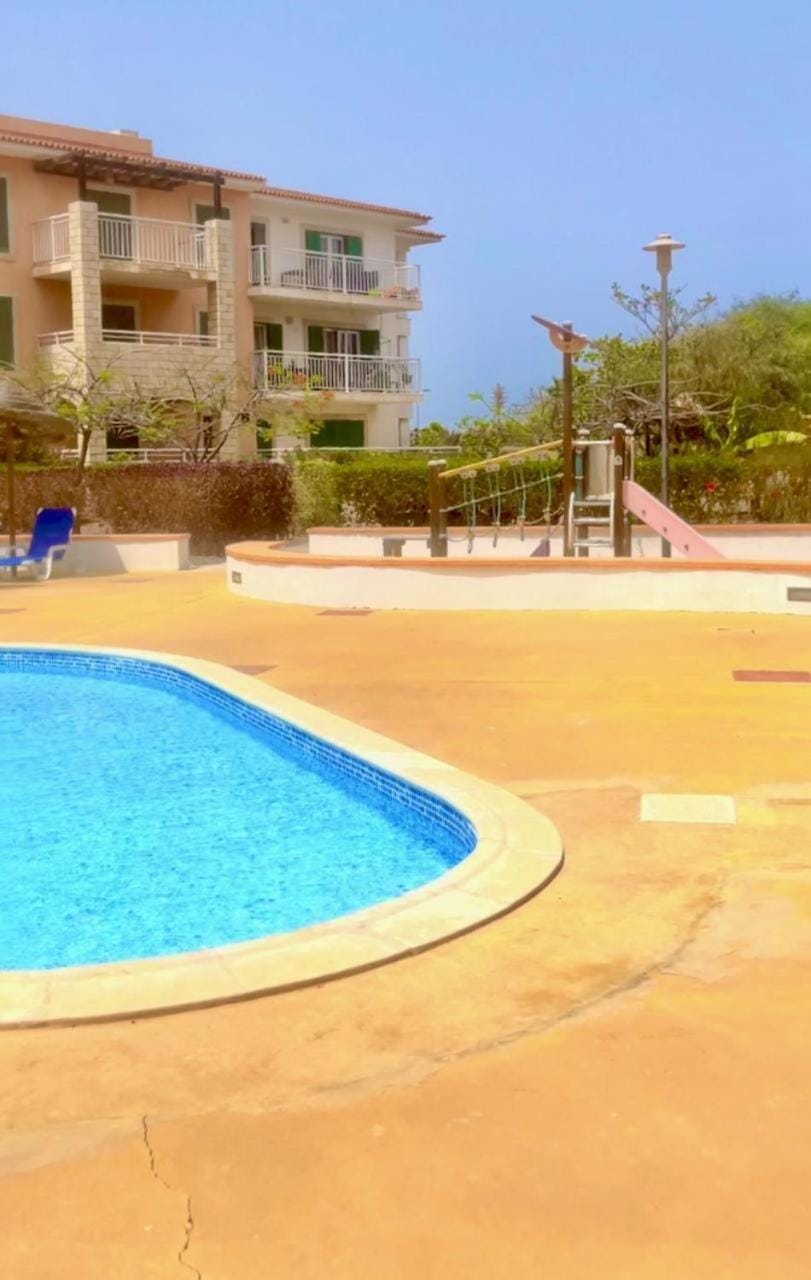 Property building, Swimming pool, sunbed