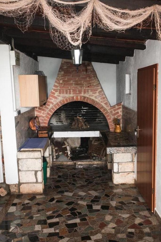 Location, children, Family