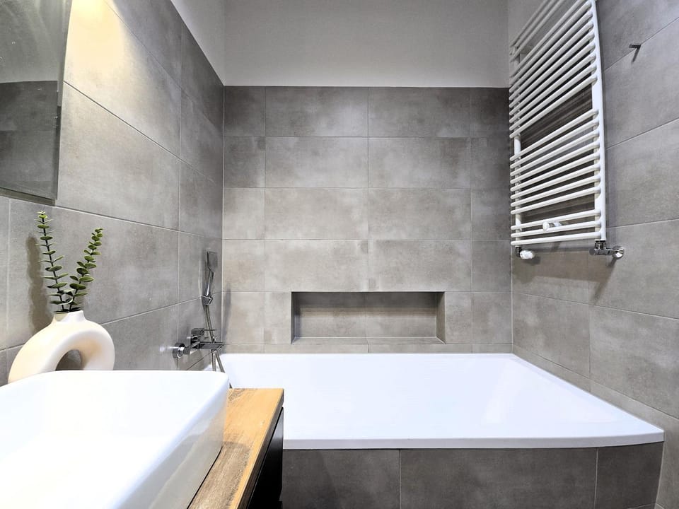 Bathroom, Bath, towels