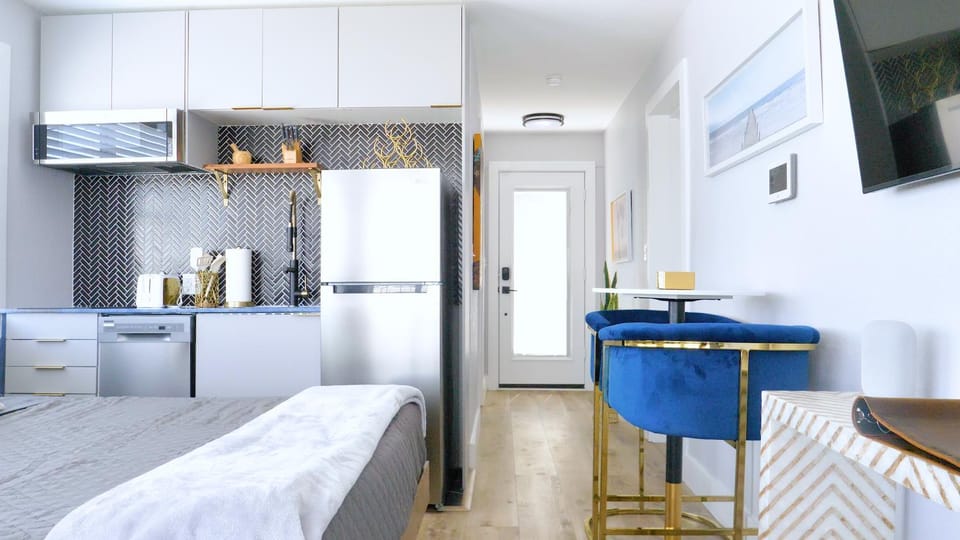 Bed, Kitchen or kitchenette, Living room, Dining area, Bedroom
